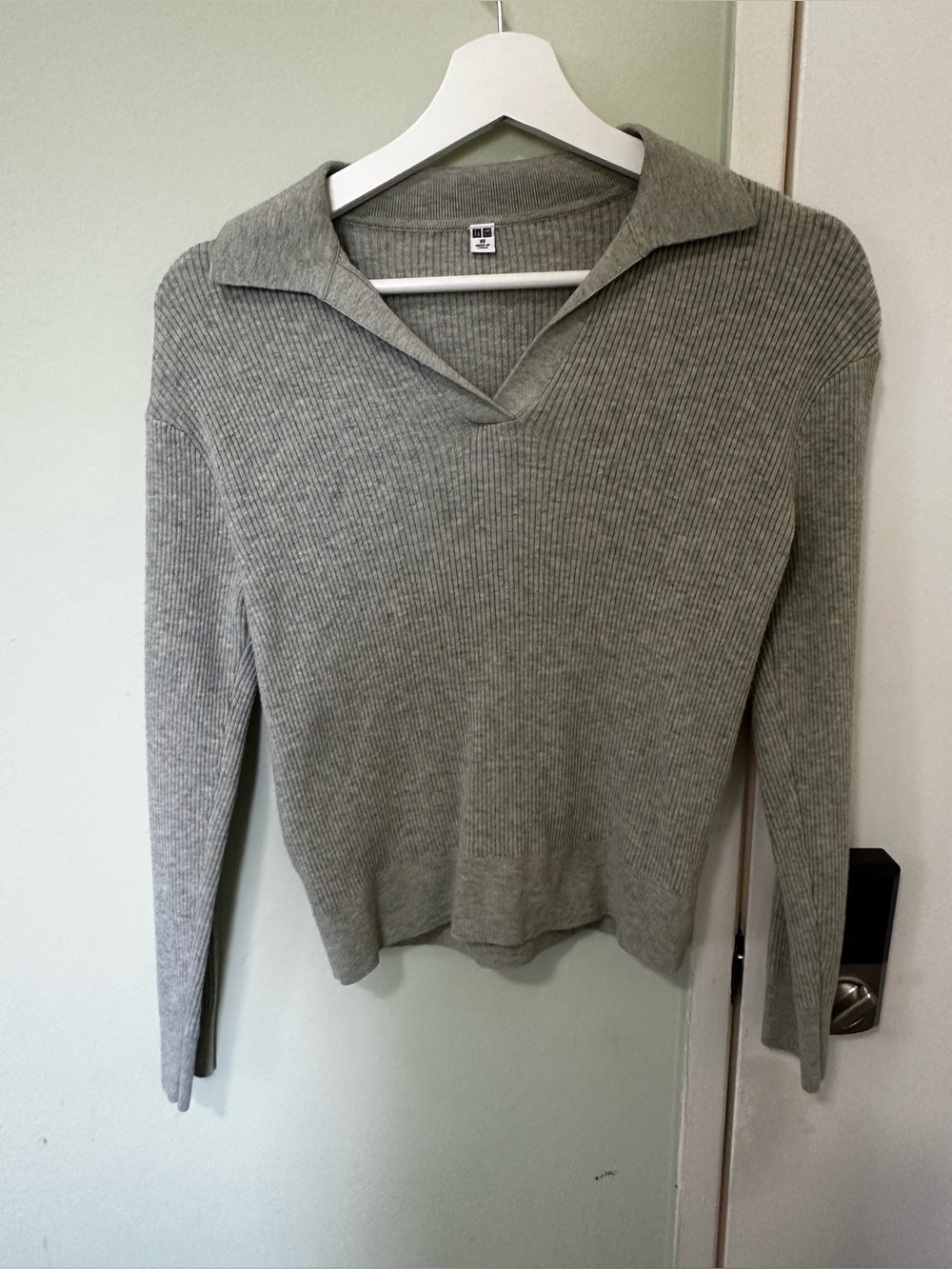 Washable Ribbed Knit Polo Sweater V neck UNIQLO XS light green- Never worn